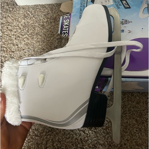 Brand New Size 8 Ice Skates - Picture 2 of 3